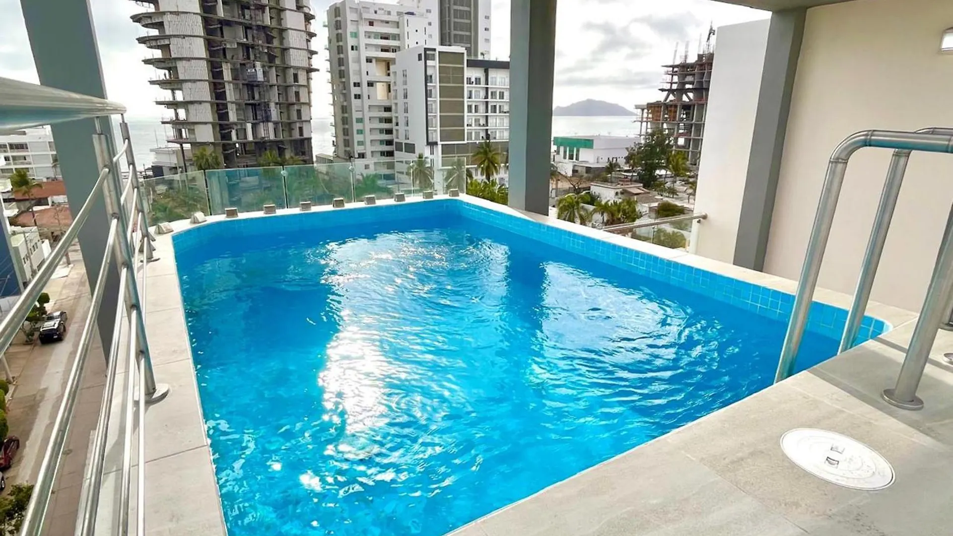Departamento Moderno, A Unos Pasos Del Malecon De Mazatlan Apartment 0*,  Mexico